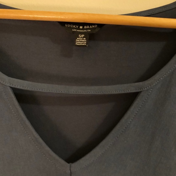 T-shirt with twist in the front - Picture 2 of 4